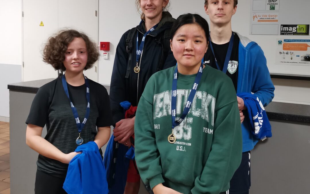 L’équipe de badminton du collège en finale académique!