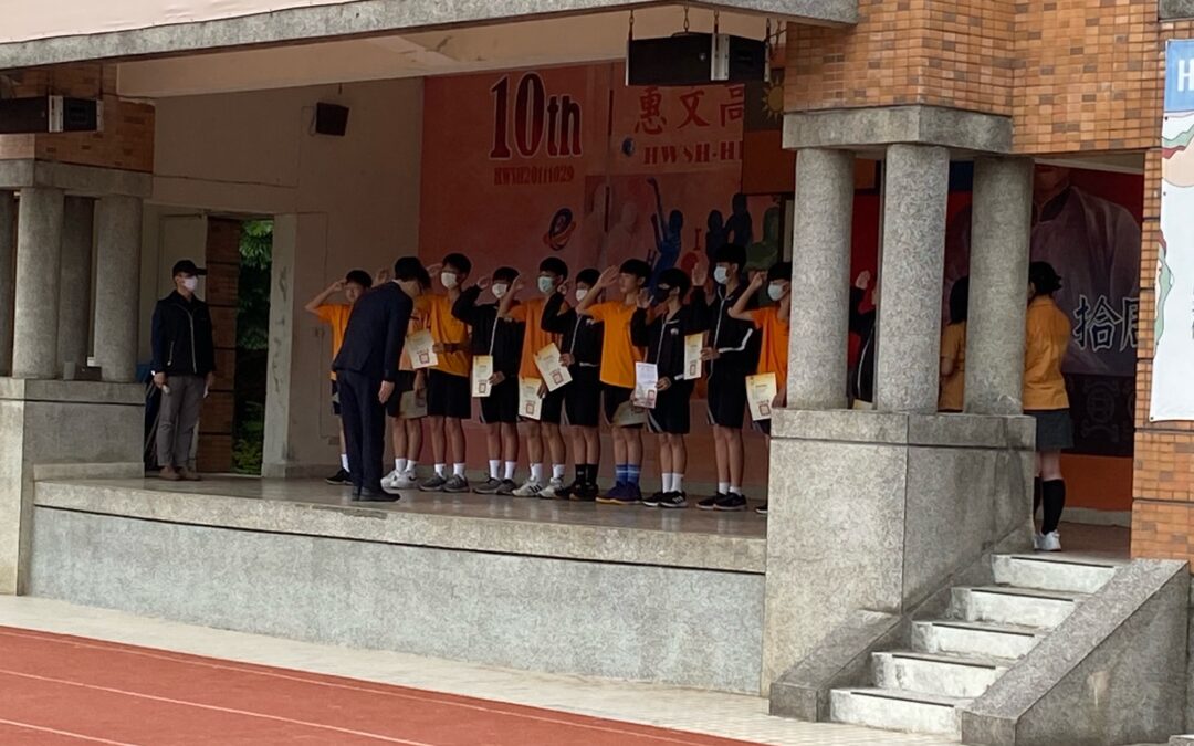 Discours des élèves de Jules Verne devant le lycée Taïwanais de Hui-Wen (Taïwan3)